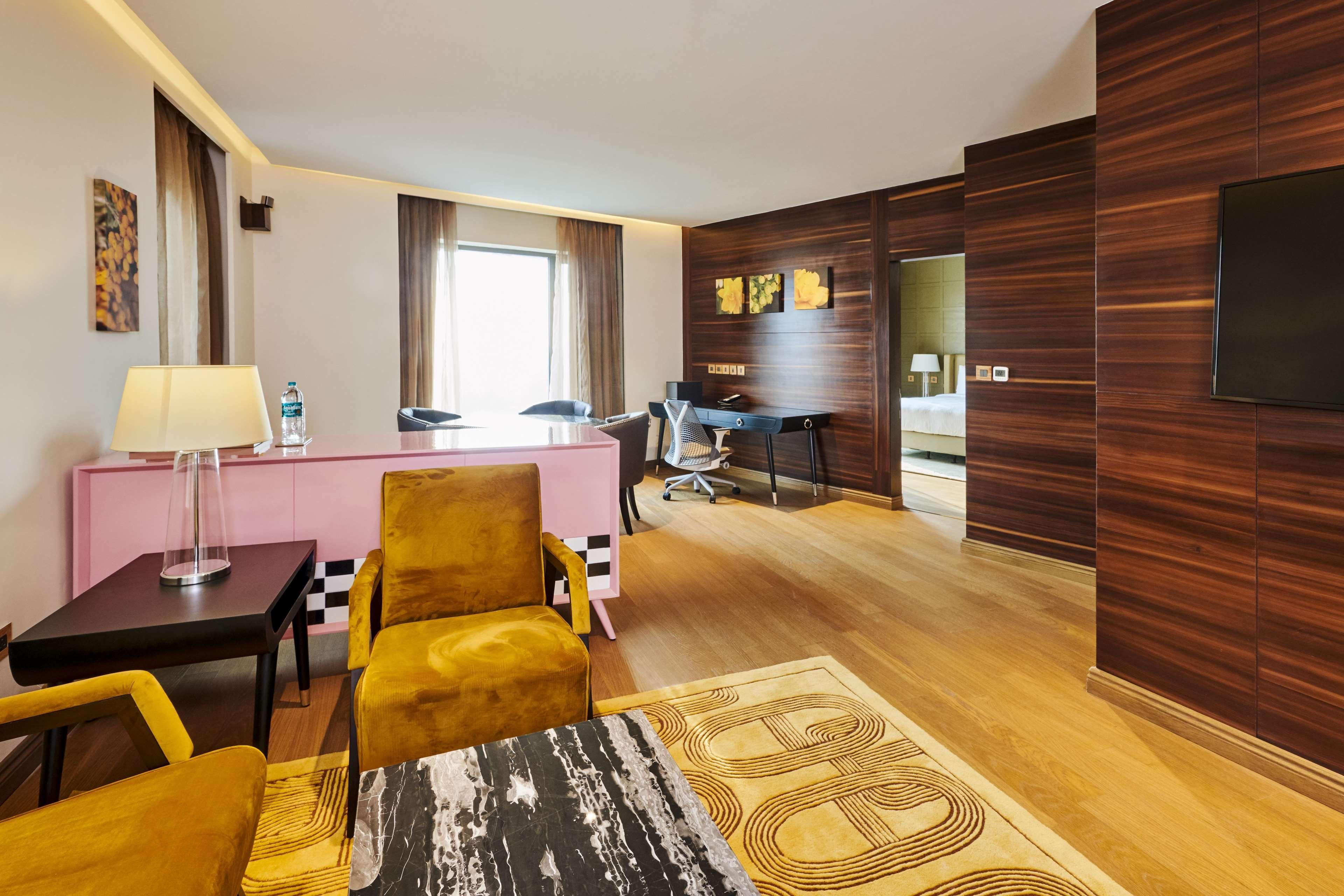 Hilton Garden Inn Lucknow Eksteriør billede