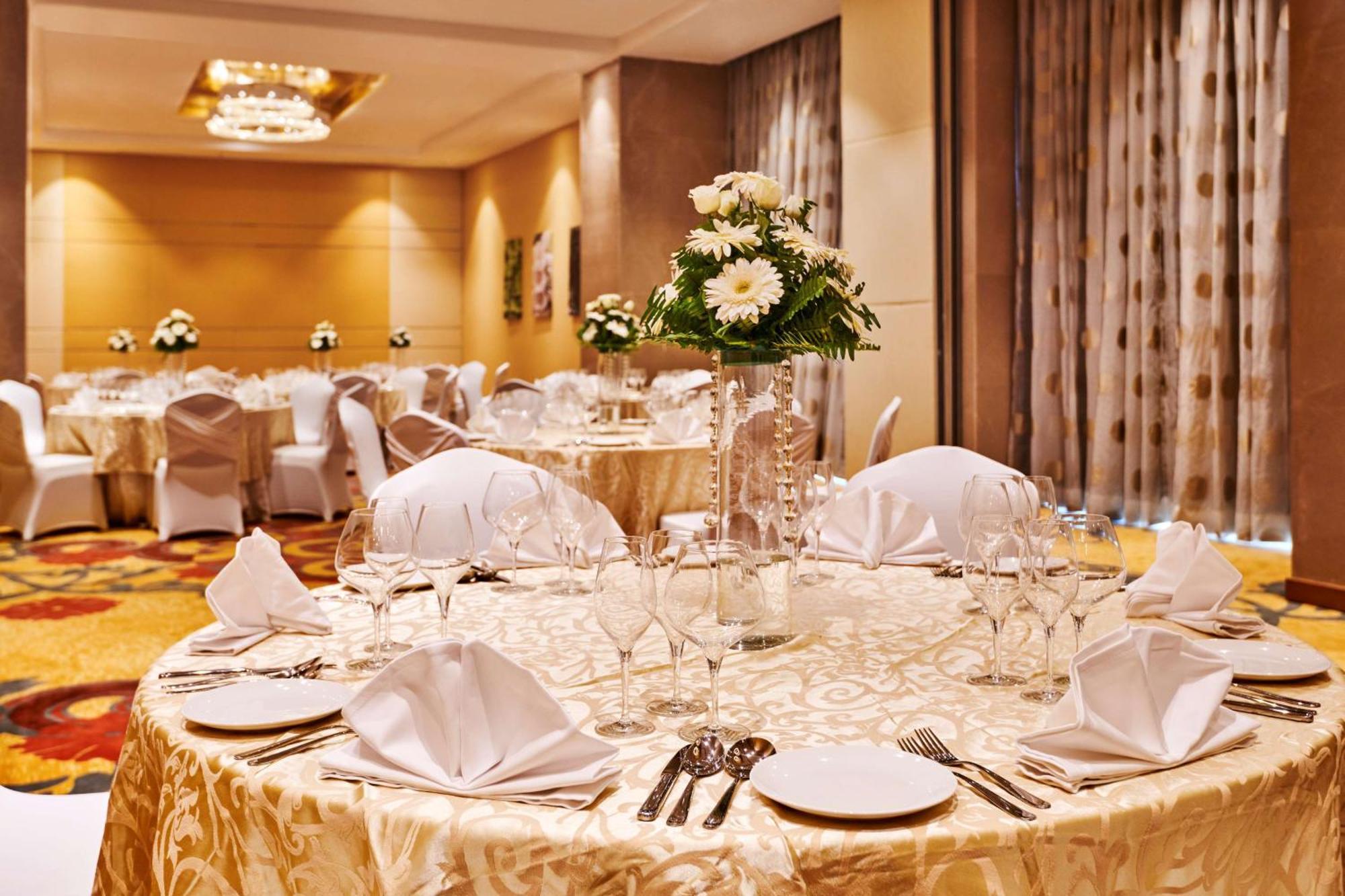 Hilton Garden Inn Lucknow Eksteriør billede