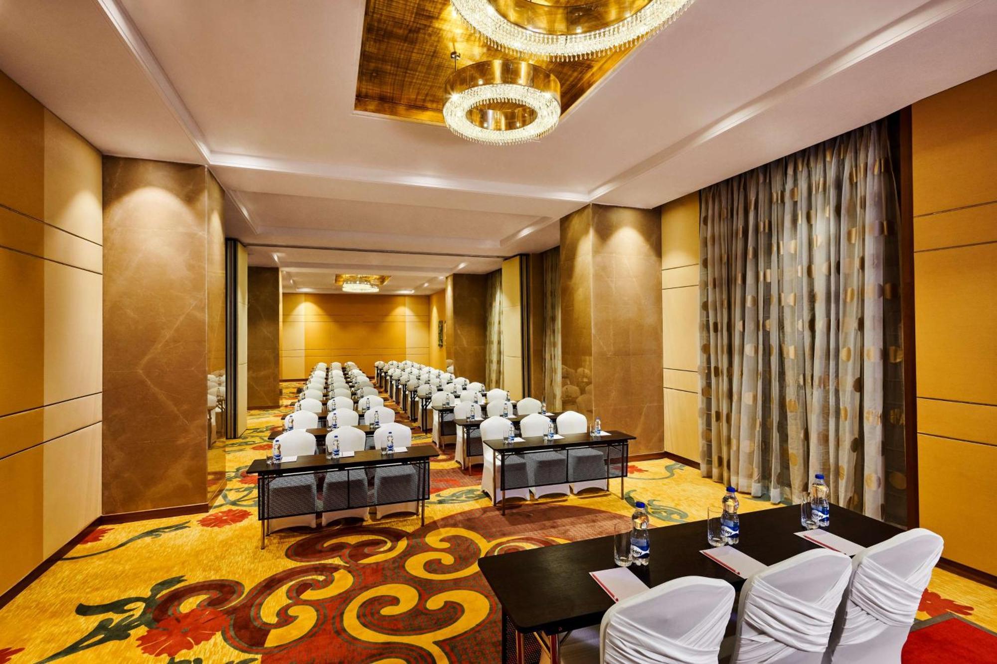 Hilton Garden Inn Lucknow Eksteriør billede
