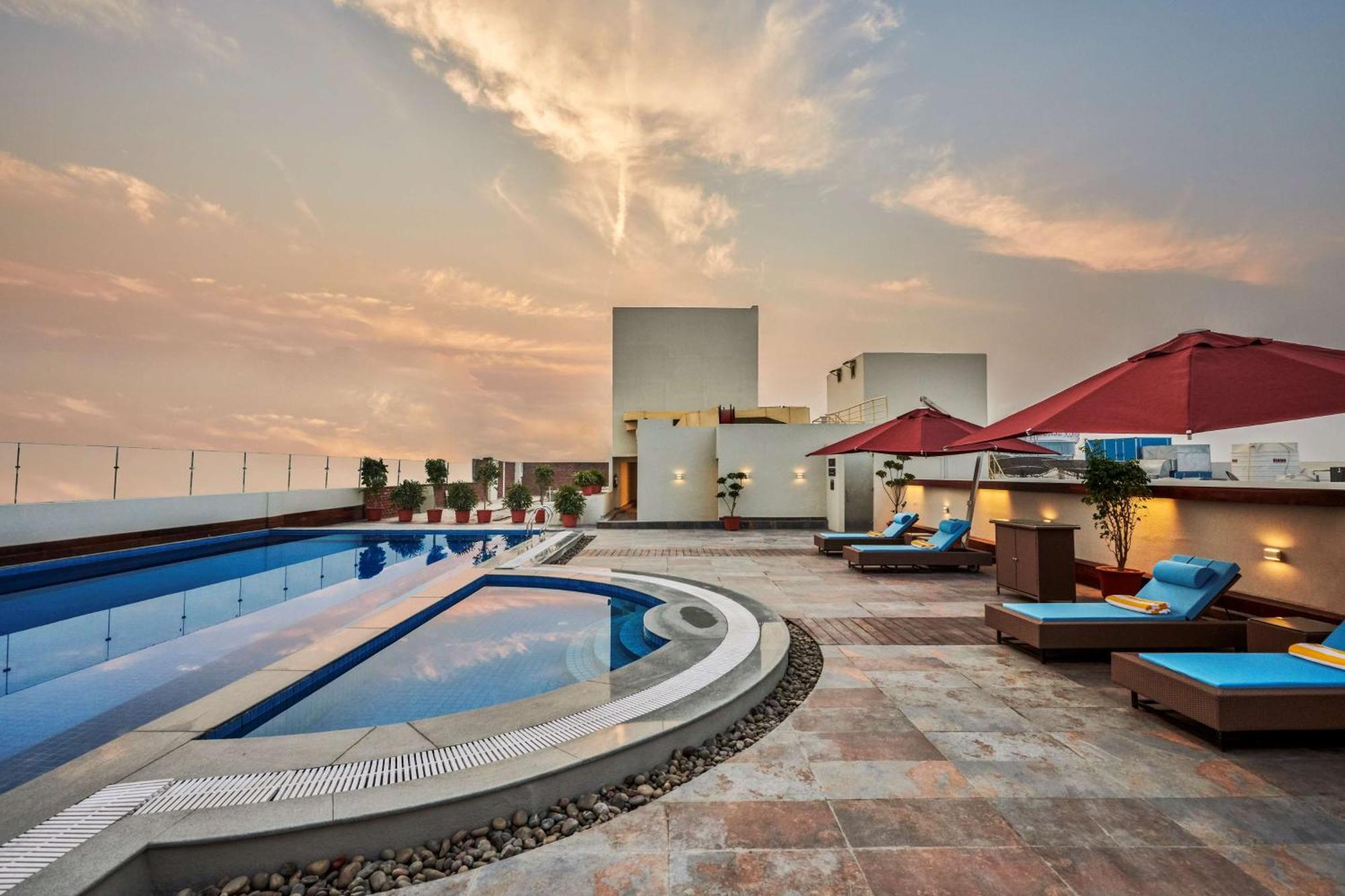 Hilton Garden Inn Lucknow Eksteriør billede