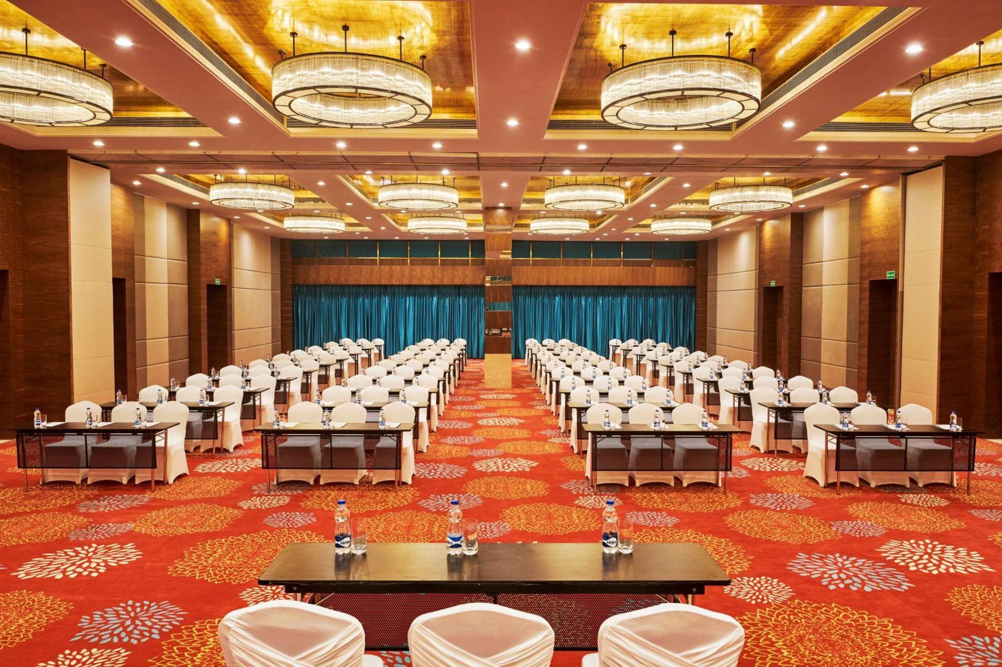 Hilton Garden Inn Lucknow Eksteriør billede