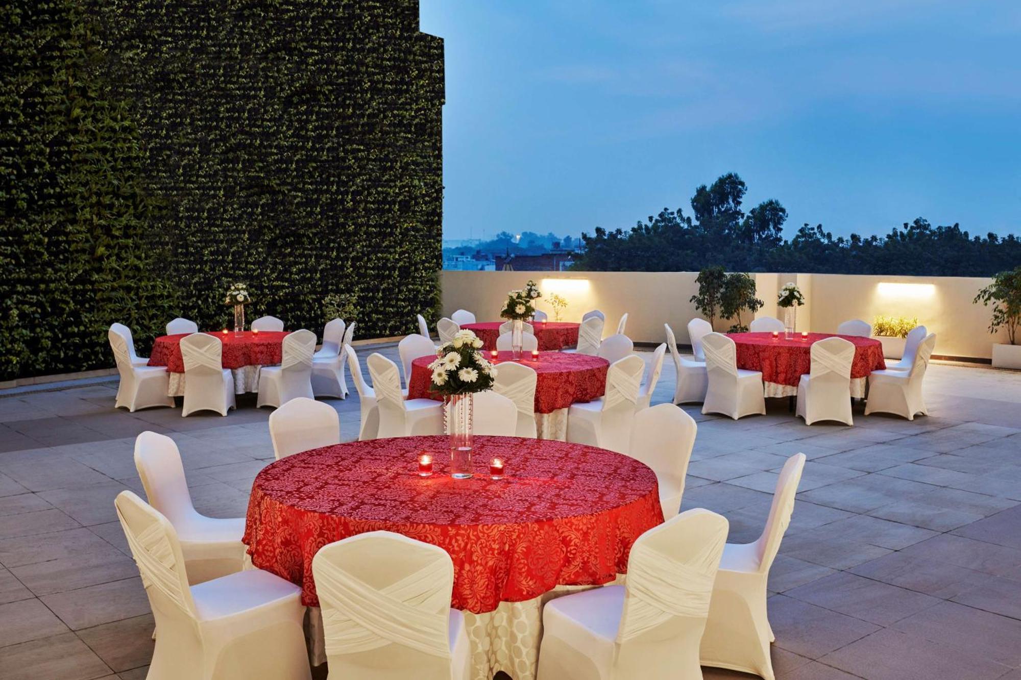 Hilton Garden Inn Lucknow Eksteriør billede