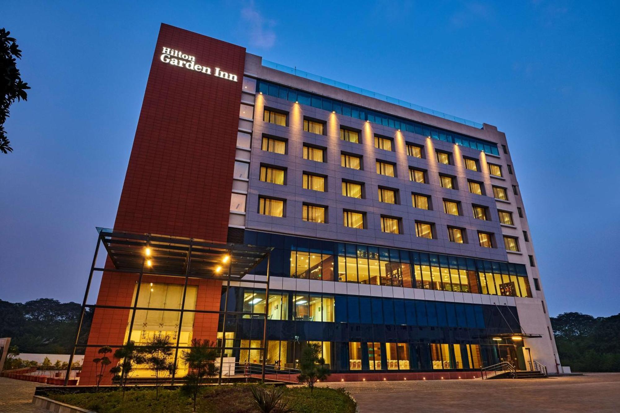 Hilton Garden Inn Lucknow Eksteriør billede