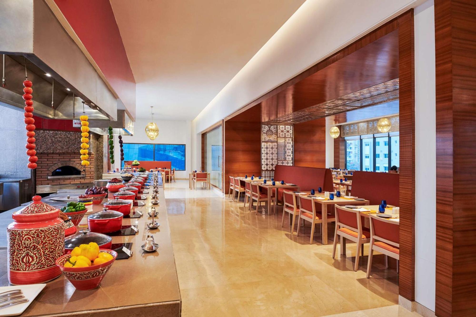 Hilton Garden Inn Lucknow Eksteriør billede