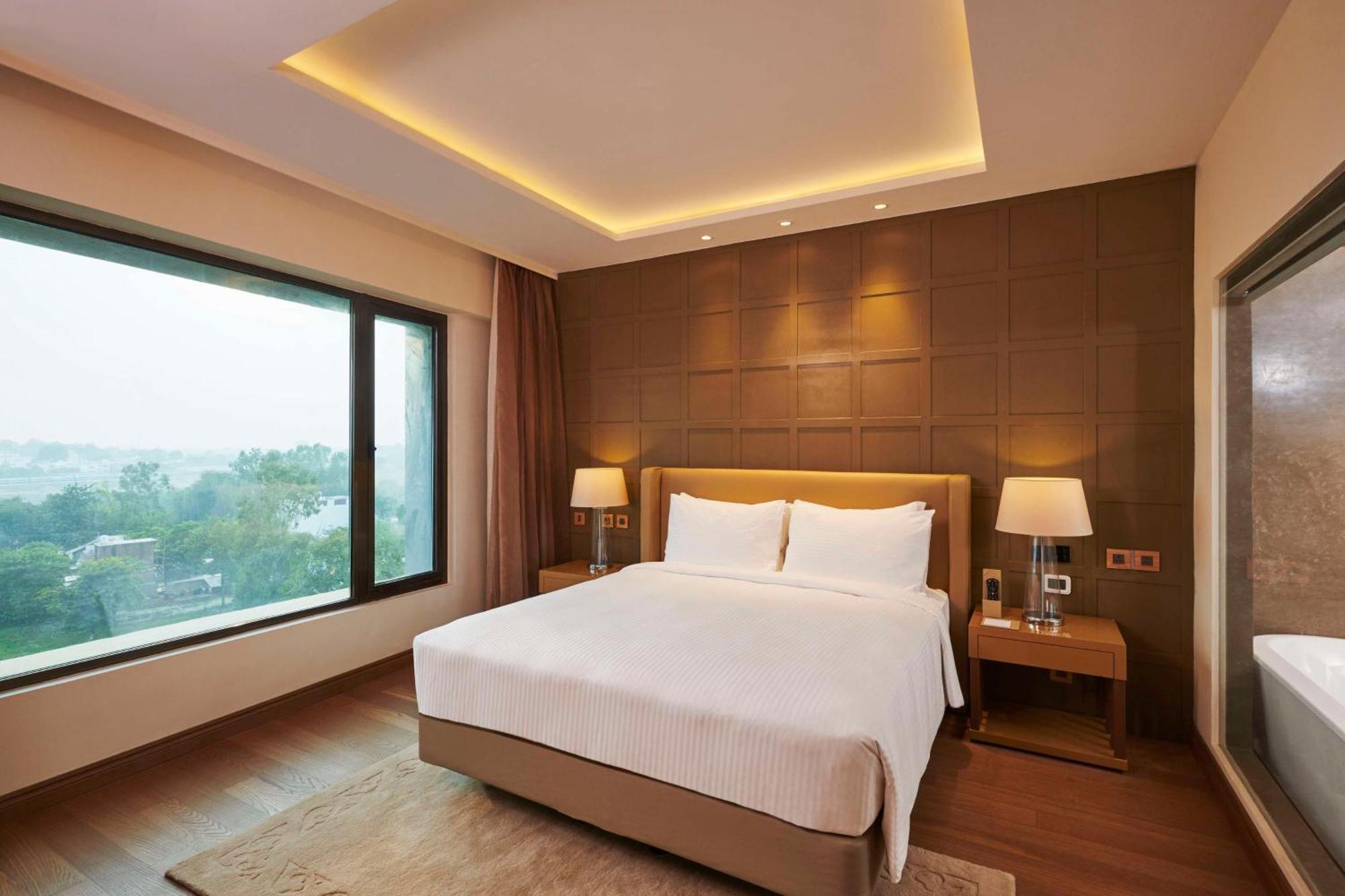 Hilton Garden Inn Lucknow Eksteriør billede