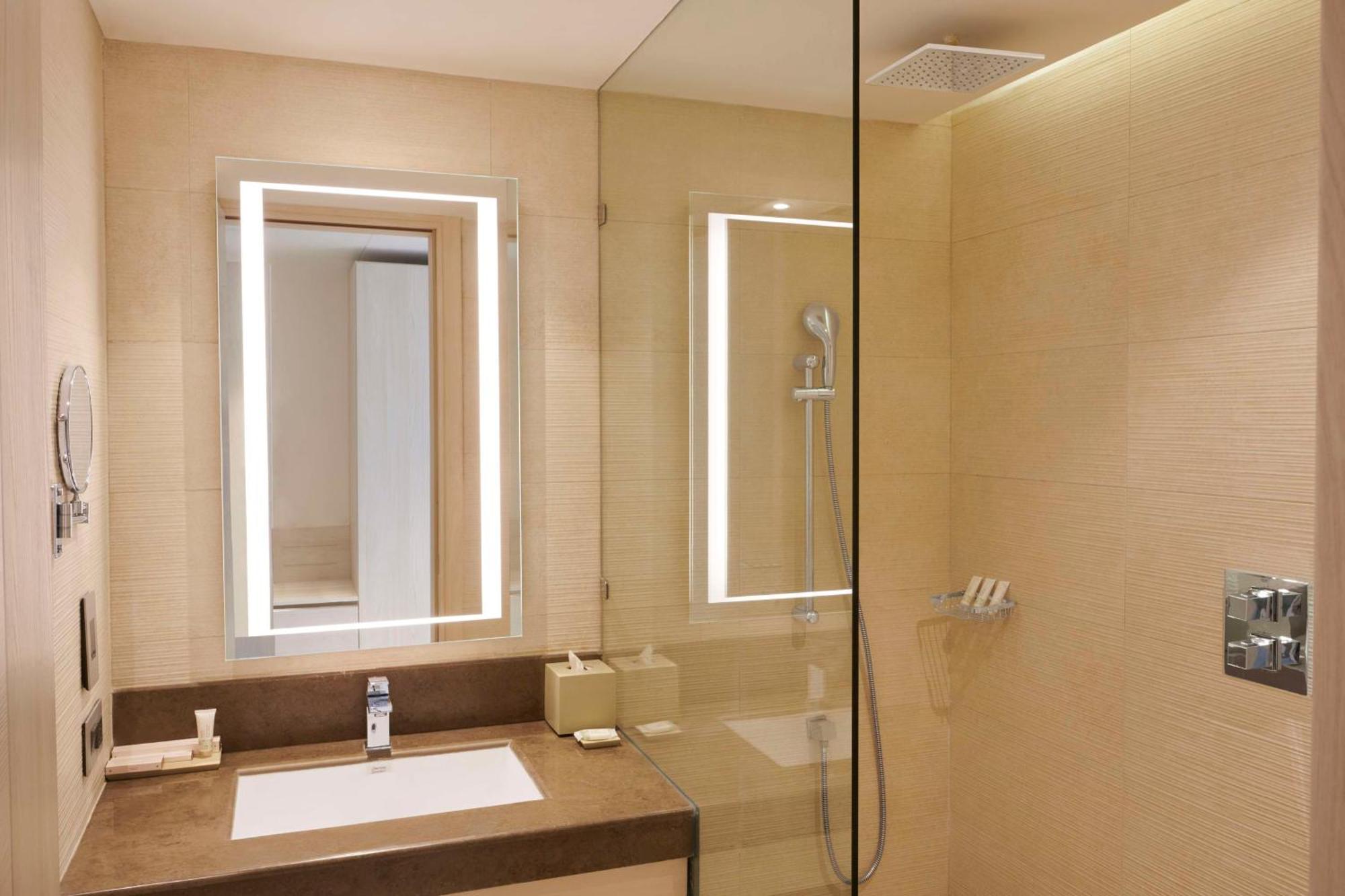 Hilton Garden Inn Lucknow Eksteriør billede