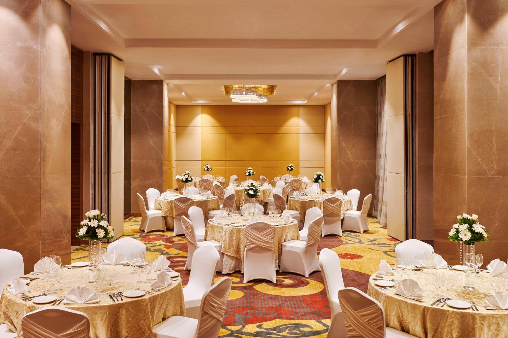 Hilton Garden Inn Lucknow Eksteriør billede